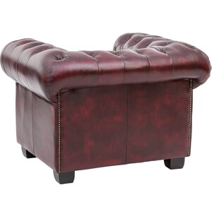 Puede incluir: Un sill&oacute;n de cuero burdeos con respaldo capiton&eacute; y detalles de botones. El sill&oacute;n tiene forma cuadrada y patas de madera.