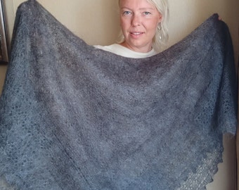 Chal de plumón de cabra Orenburg gris y mullido, tejido a mano, regalo para ella.