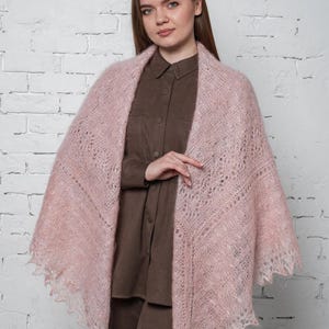 Scialle in pizzo di piumino di capra lavorato a mano, colore alla moda: Ruby Chocolate Wrap, 150 x 150 cm