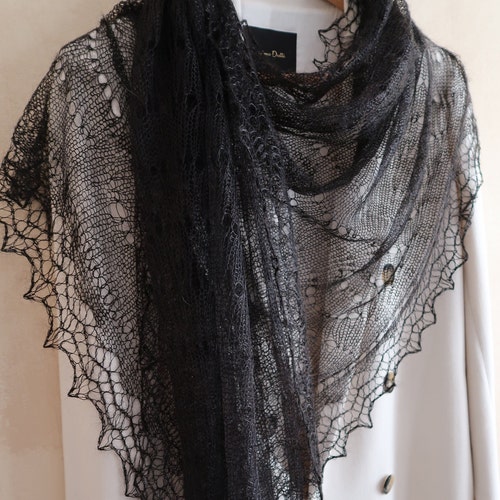 Châle noir d'Orenbourg fait main grande taille : duvet de chèvre ajouré, laine tricotée
