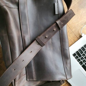Wide leather strap for messenger bag