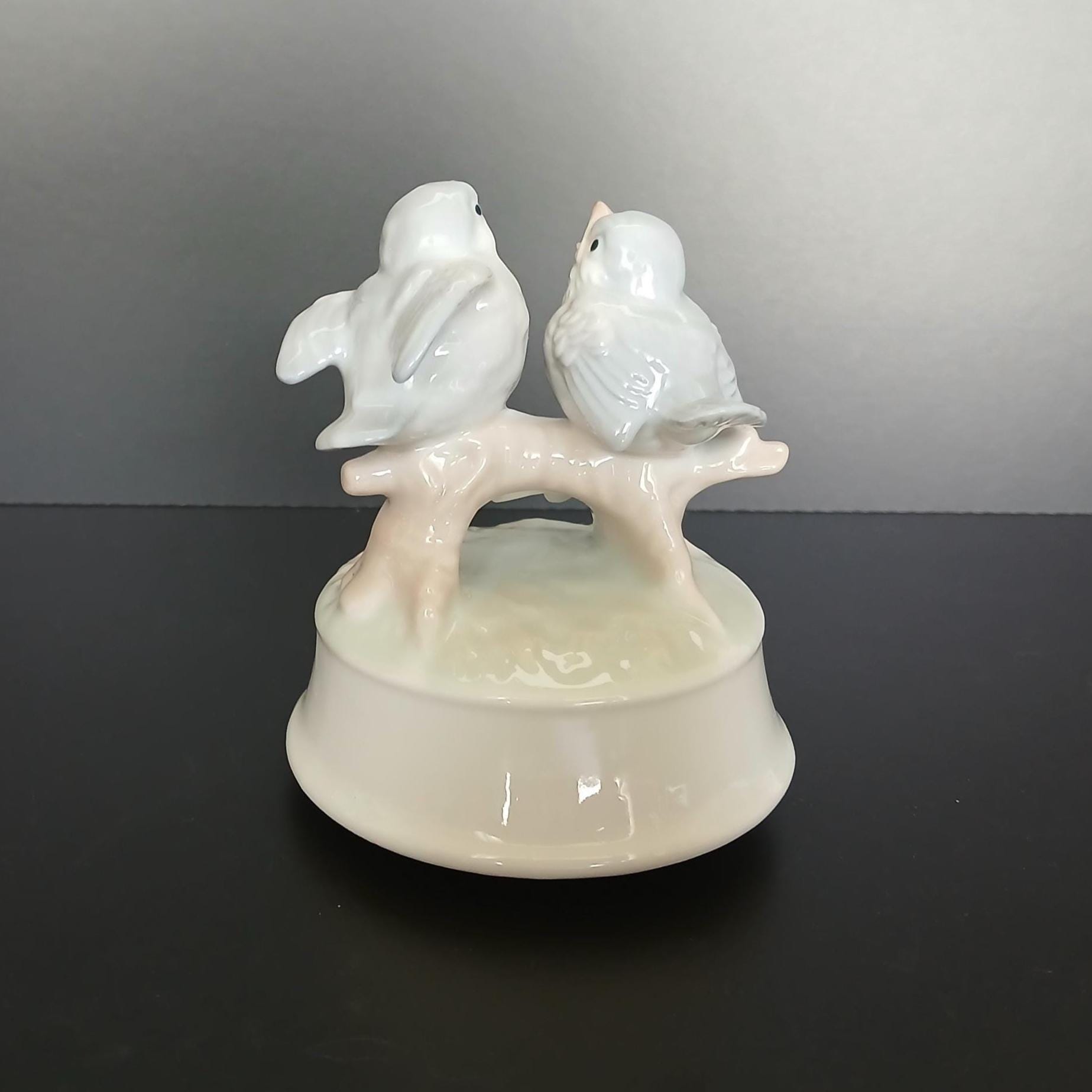 OTAGIRI Vintage Porcelain Revolving MUSIC Box, 2 Birds Chirping on