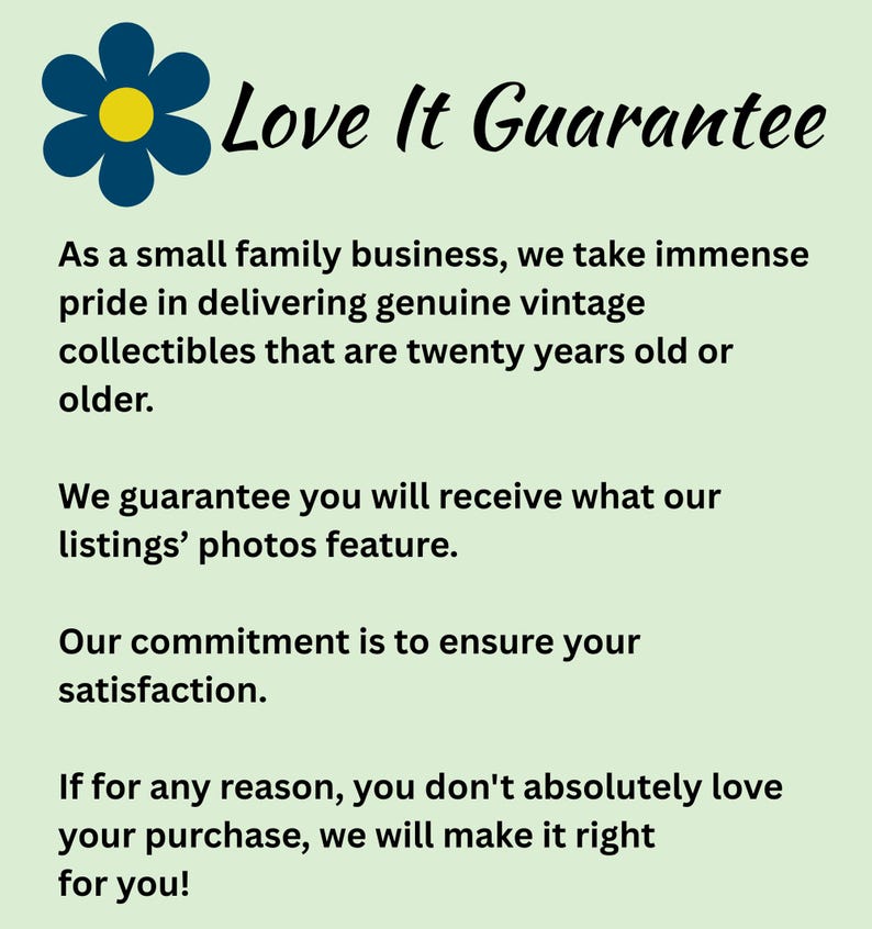 K&ouml;nnte beinhalten: Bild mit dem Text "Love It Guarantee" und einer blauen Blumengrafik. Der Text verspricht echte Vintage-Sammlerst&uuml;cke, Zufriedenheit und eine Garantie, um alles richtig zu machen, wenn der Kunde nicht zufrieden ist.