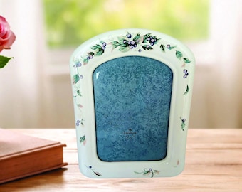 Vintage Hallmark White Ceramic Cathedral Arched Frame with Blueberries, Flowers, Tabletop, Small Chips on Side, Measures 9.5 by 7