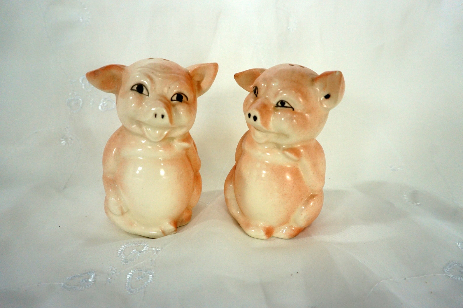 Vintage Ceramic Pig Salt and Pepper Shakers Hand Painted Etsy UK