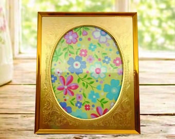 Vtg Gold 5x6 Metal Photo Frame with Metal Oval Ornate Embossed Matte, 5 x4 Pic, Very Hollywood Regency, Mid-Century, Retro Aesthetic Vibes