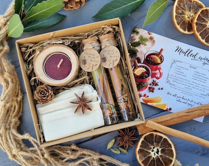 Winter Mulled Wine Spices Gift Set with Candle, Wooden Holder and Cotton Bags | Christmas Atmosphere DIY Kit | Unique Hamper Gift Box