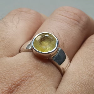 Natürlicher Saphir 925 Sterling Silber Handarbeit Frauen Ring rund geschliffen Gelb Saphir Ring Pukhraj Ring September Geburtsstein Ring Geschenk für Sie