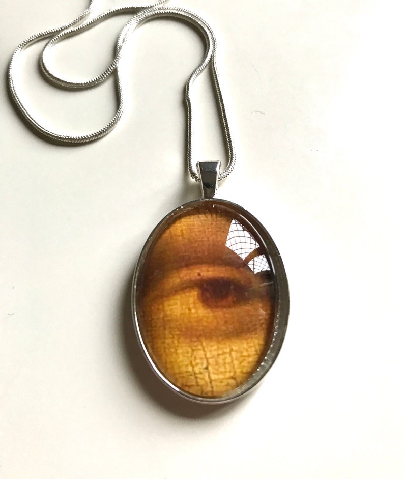 LOVER\u2019S EYE Design Pendant Necklace
