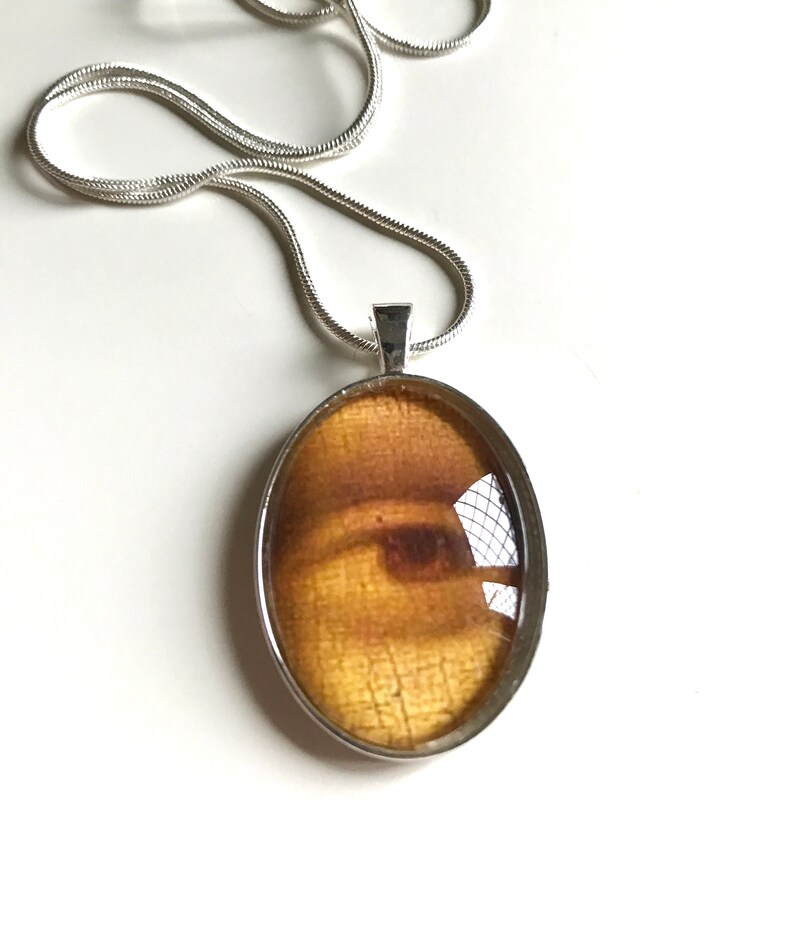 LOVER\u2019S EYE Design Pendant Necklace