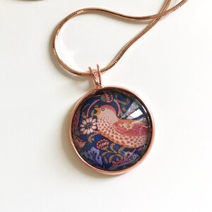 WILLIAM MORRIS Design Pendant Necklace &quot;Strawberry Thief&quot;