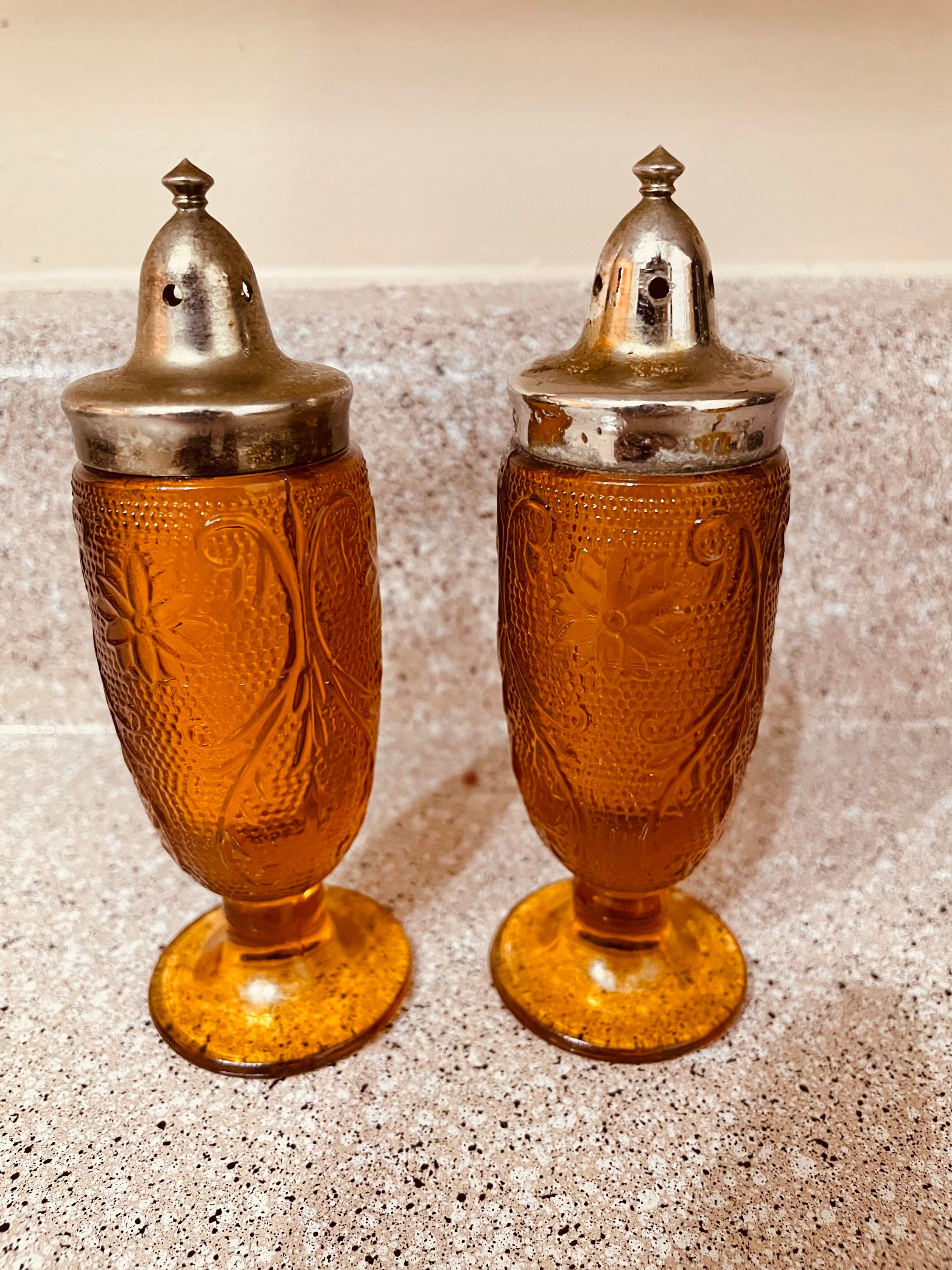 Amber Tiara salt and pepper shakers by Indiana Glass Company / Etsy