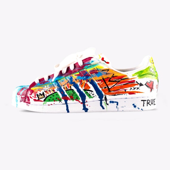 painting adidas superstar