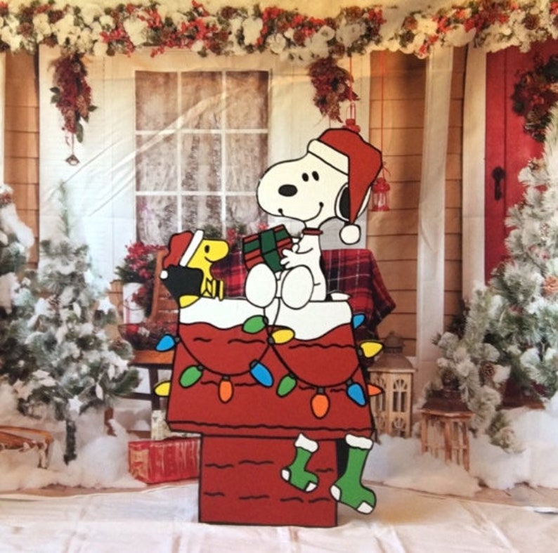 Peanuts Christmas set/ Snoopy dog house/ charlie brown santa/ | Etsy