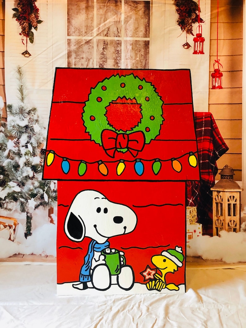 Snoopy dog house Christmas yard art/ Peanuts yard art/ Peanuts Etsy