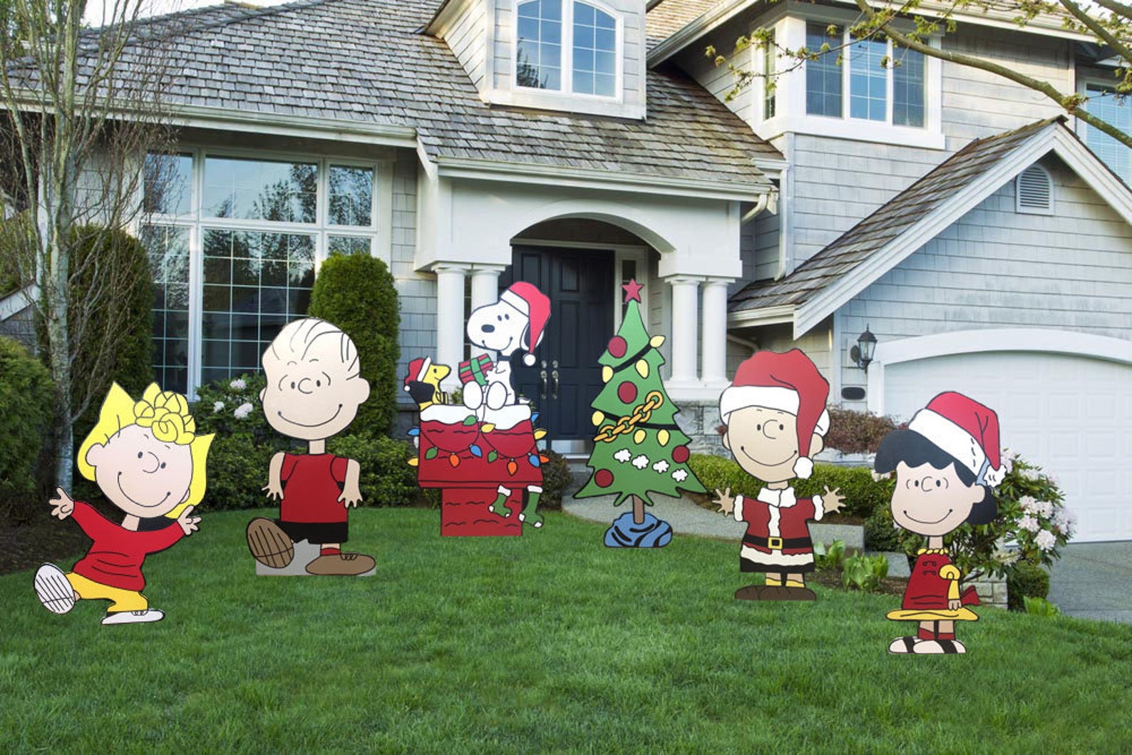 Peanuts Christmas set/ Snoopy dog house/ charlie brown santa/ Etsy