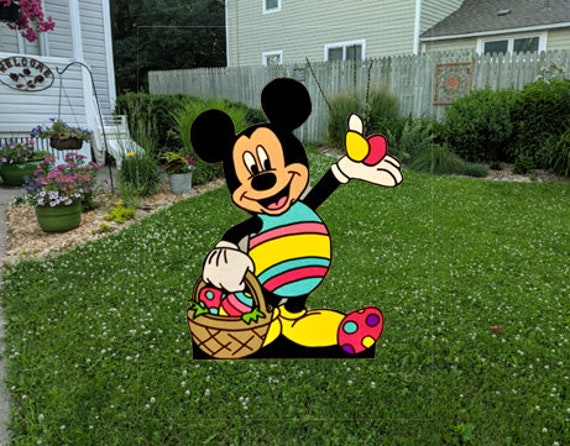 Hand Painted Disney Valentines/ Yard Art Set/disney Yard Art/ Disney Yard  Decor/ Mickey Mouse Yard/ Mickey Mouse Decor/ Wooden Yard Art 