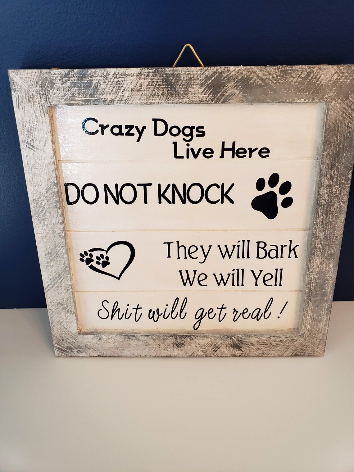 Holzschild „Crazy Dogs Live Here Do Not Knock“ – 20,3 X 30,5 Cm, Wasserdicht – Lustige Wanddekoration