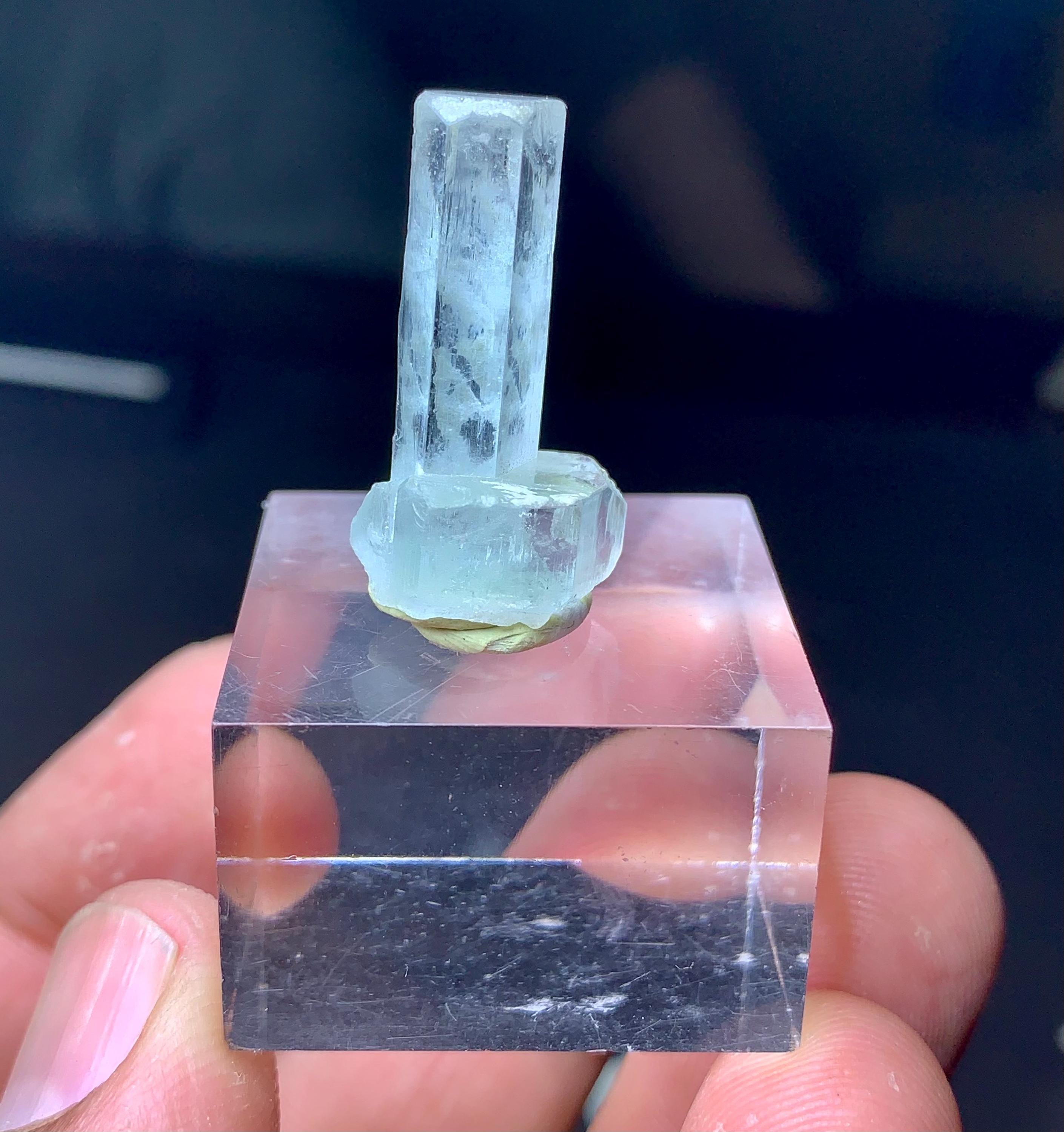 長石とアルバイトを含む青いアクアマリン結晶：鉱物標本15個 - Etsy 日本