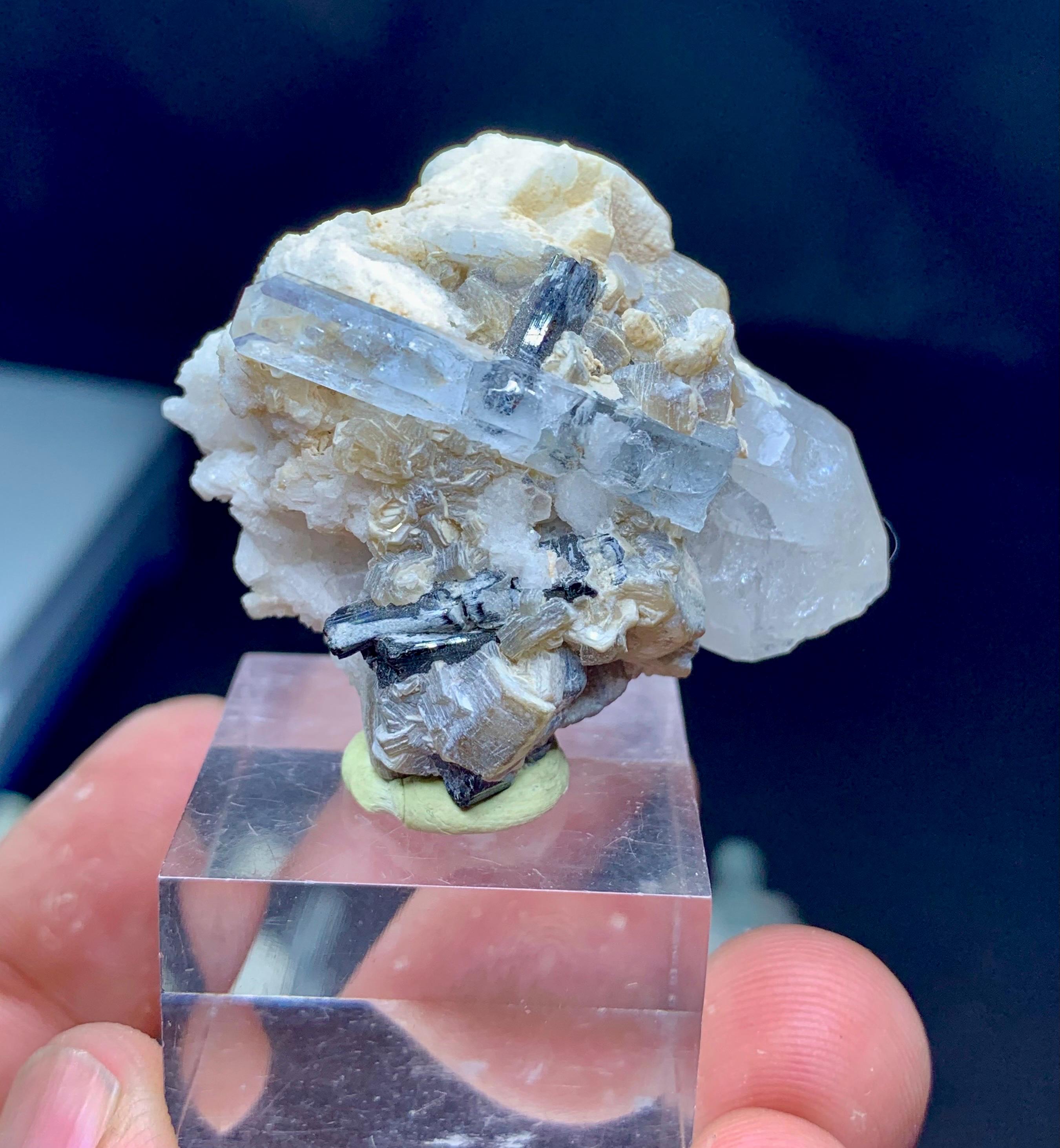 長石とアルバイトを含む青いアクアマリン結晶：鉱物標本15個 - Etsy 日本