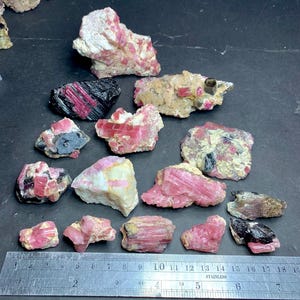 Tormalina rosa combinata con quarzo e albite, esemplari di qualità, 15 pezzi, lotto da 800 grammi, tormalina combinata con quarzo, tormalina multicolore