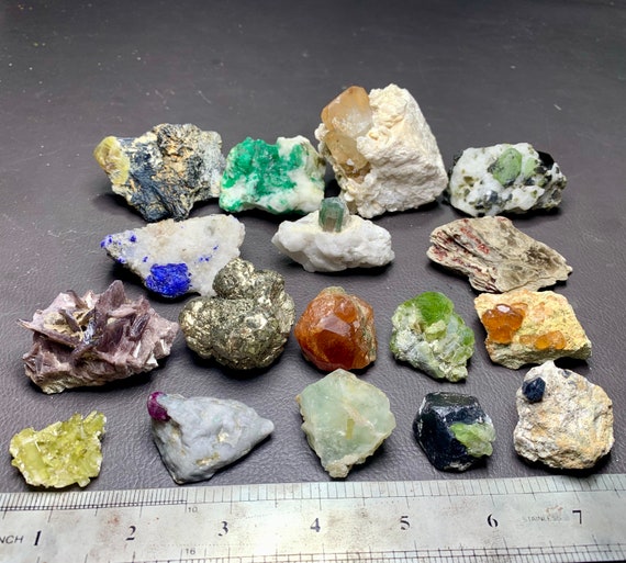 ペリドット原石 鉱物標本 ペリドット 原石 鉱物標本 83ct 鉱物