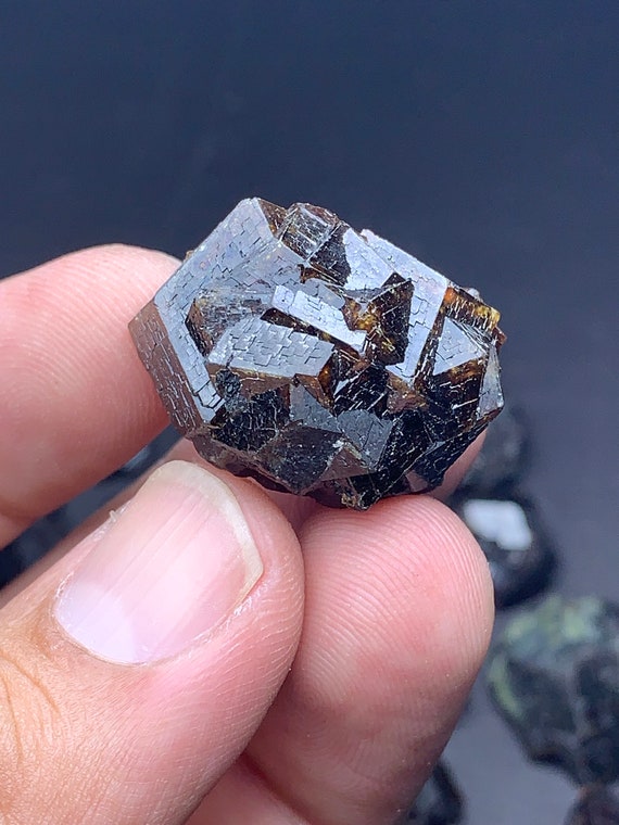 アンドラダイトガーネットクラスターロット：希少鉱物標本（70個