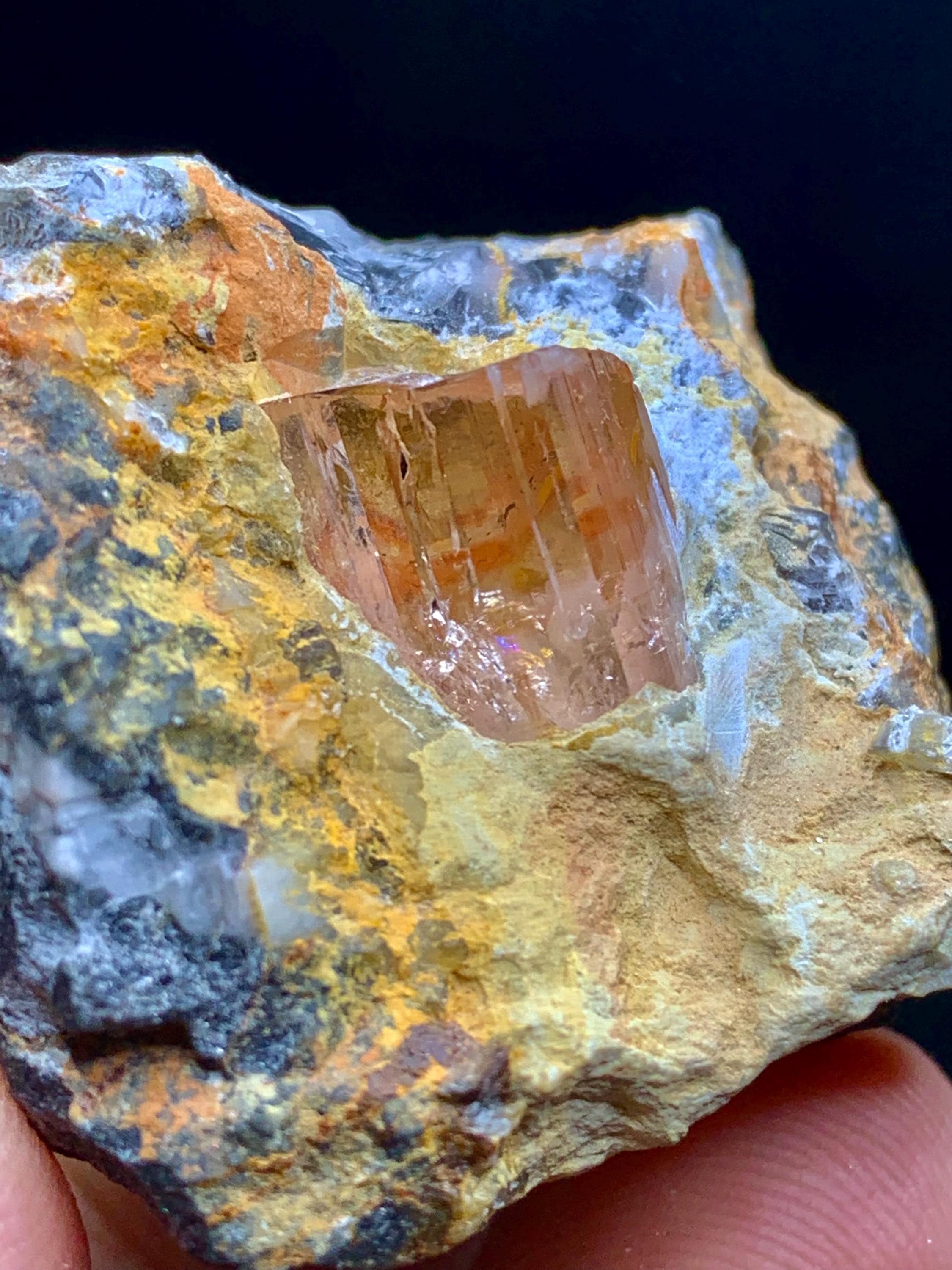 ピンクトパーズ結晶（マトリックス）：原石ロット - カトラン