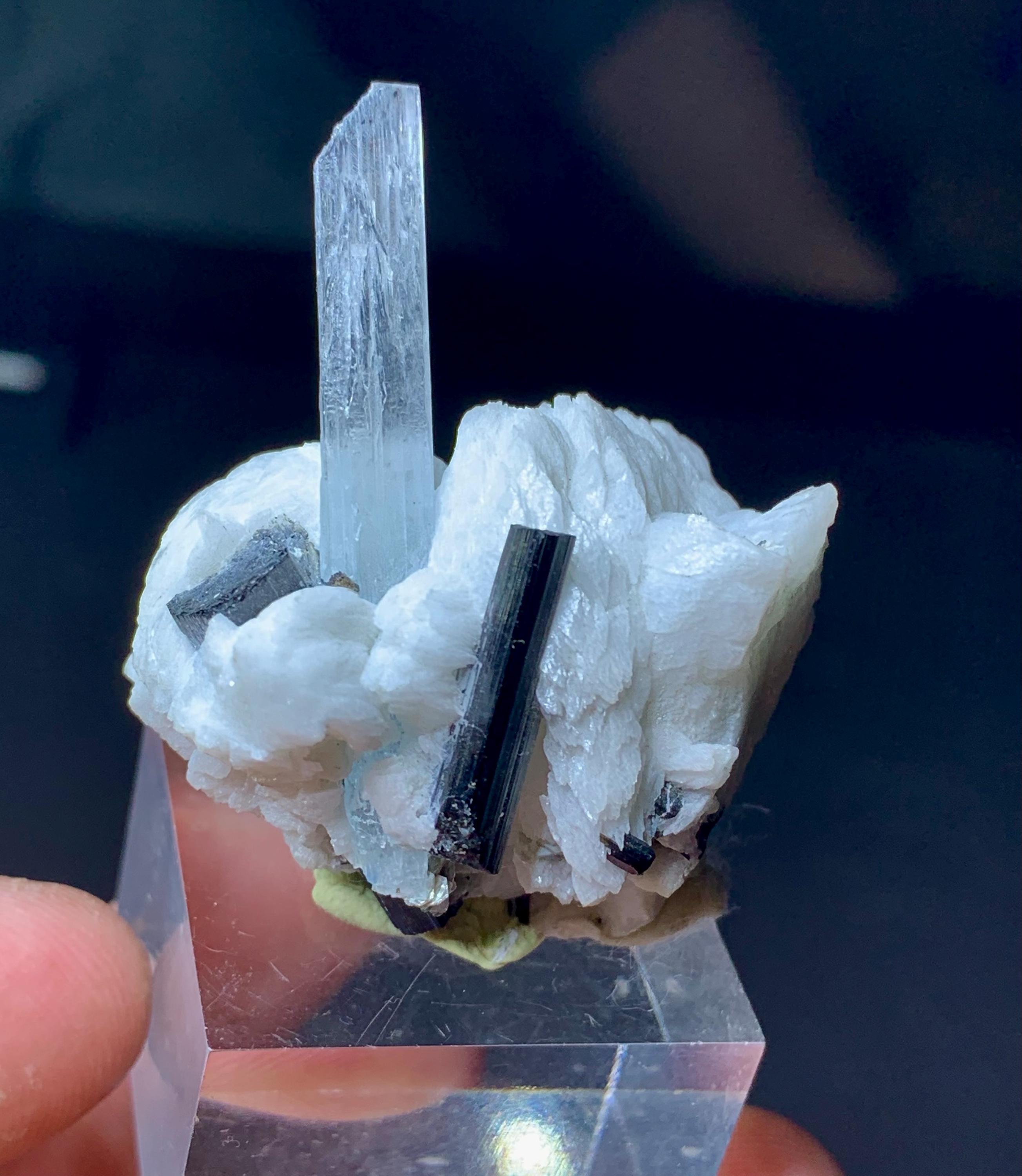 長石とアルバイトを含む青いアクアマリン結晶：鉱物標本15個 - Etsy 日本