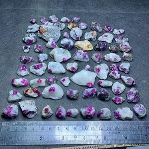 Lote de 70 ejemplares de calidad rubí, minerales fluorescentes, regalo de aniversario, regalos de cumpleaños, cristales