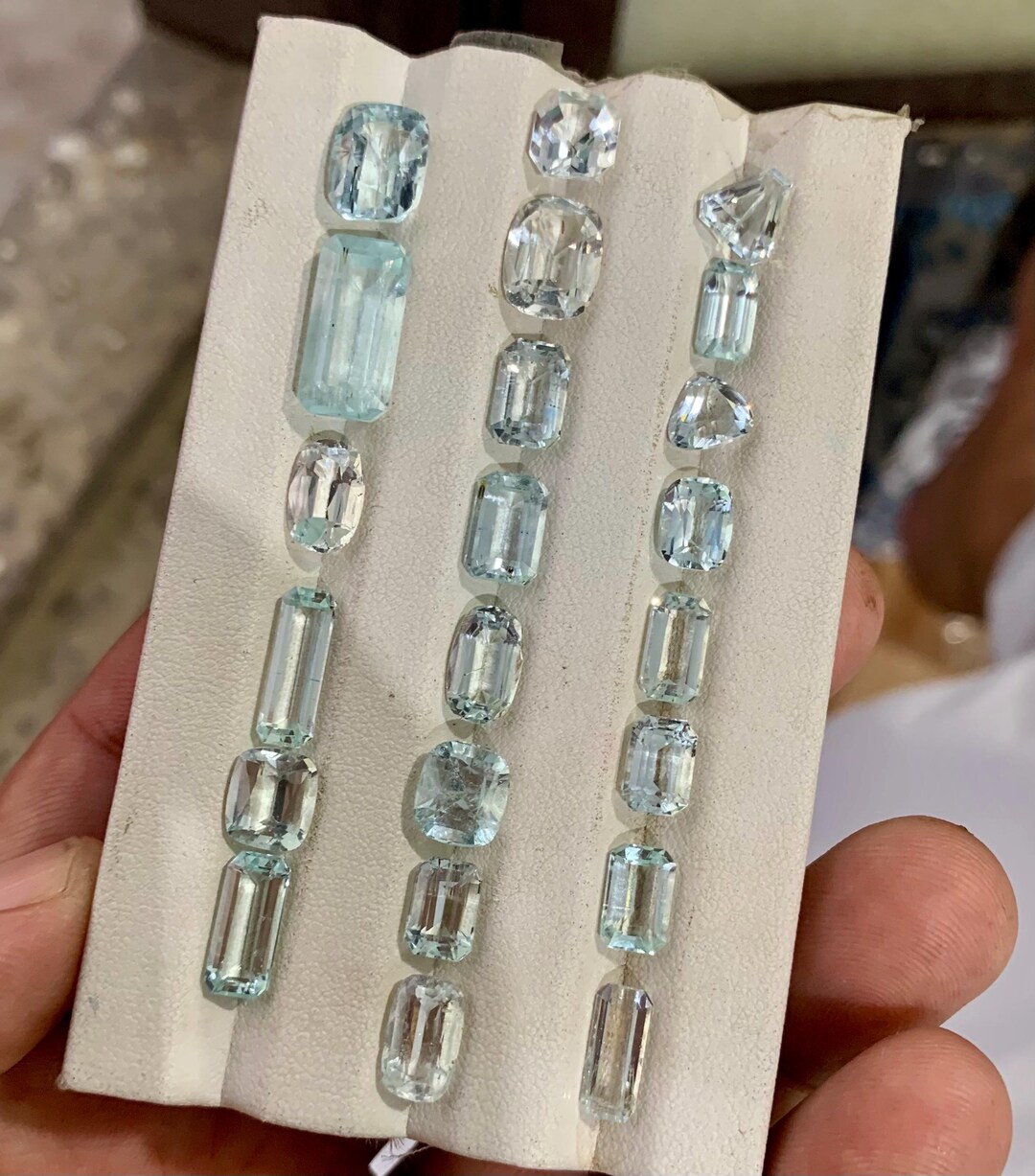 ブルーアクアマリン宝石ロット：パキスタン・シガール渓谷産、90