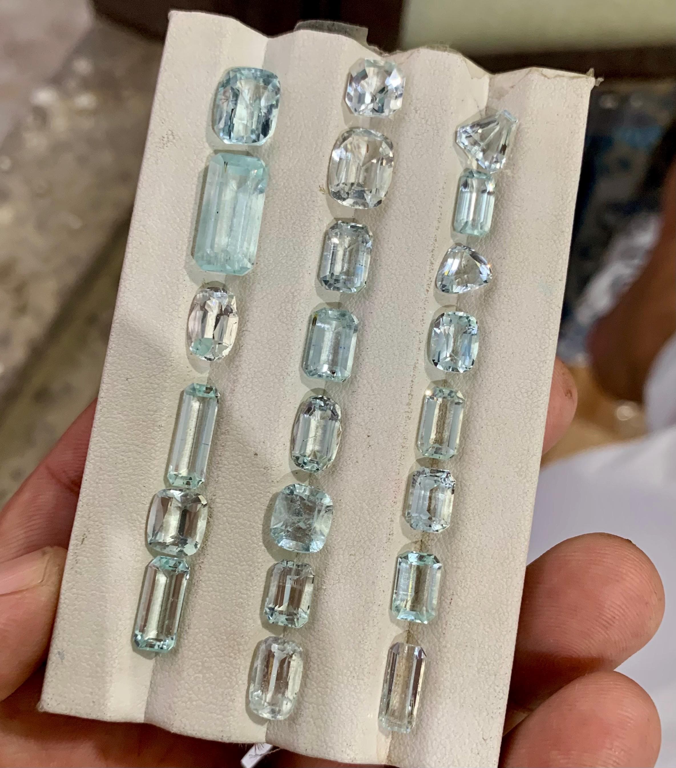 ブルーアクアマリン宝石ロット：パキスタン・シガール渓谷産、90