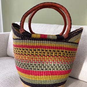 Bolga Korb, Einkaufskorb, Marktkorb, Shopper, Einkaufstasche, handgefertigt, Fairtrade, bunt, beige, rot, grün, lila, Muttertag
