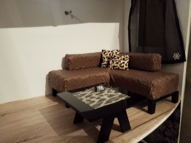 dolls house corner sofa