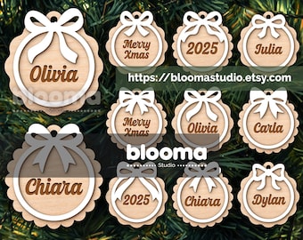 Paquete SVG de adornos de lazo, archivos cortados con láser de bolas navideñas festoneadas, adorno con marco de nombre y lazo de cinta