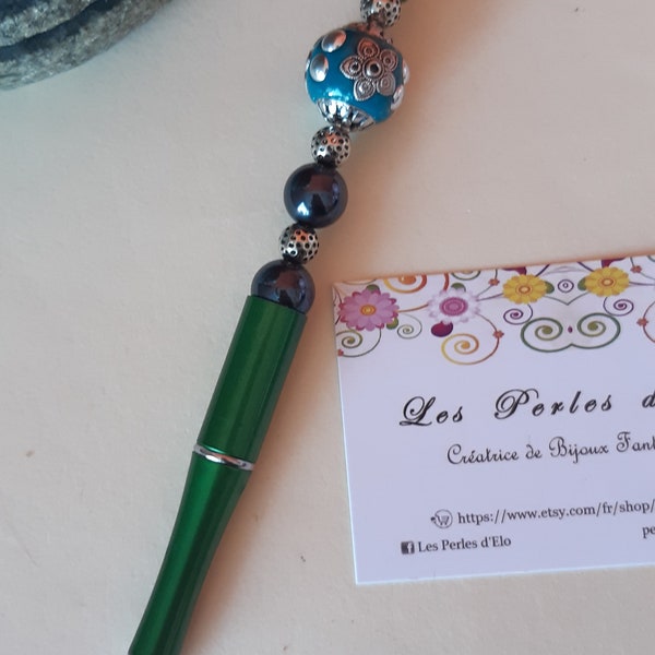 Stylo perlé vert métallisé, perle indonésienne et perle bleues