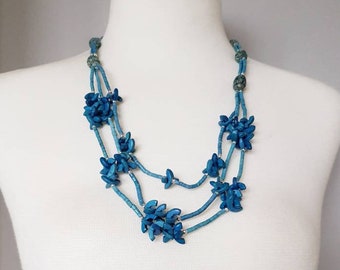 Boho  blue retro/vintage wood necklace