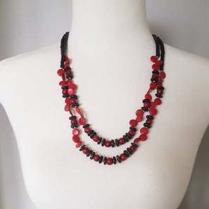 Boho red/black retro/vintage light wood necklace