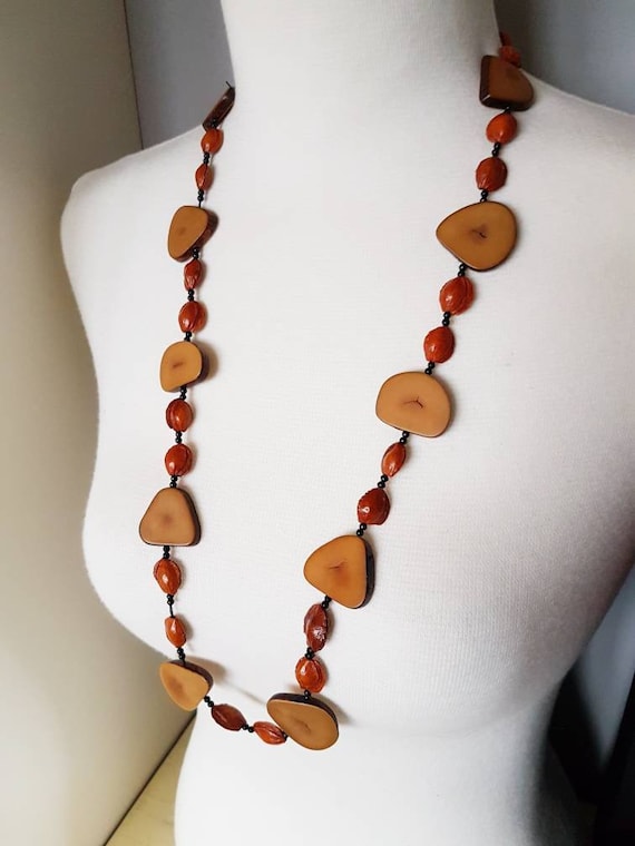 Amazing retro/vintage light brown/red wood necklac