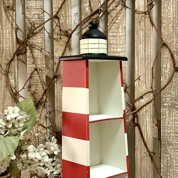 Étagère bois à poser phare rouge blanc vintage ht 50 cm