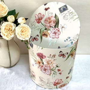 Boîte ronde vintage motif floral grand modèle ht 20 cm