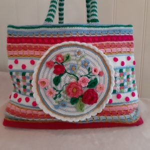 Pattern for Cheerful Crocheted Flower Bag with Dots and Flowers