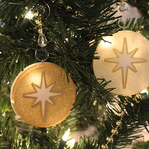 Nativity Star Chrismon Ornament (White or Gold)