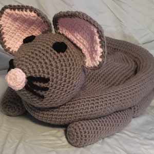 Handmade Crocheted Cushioned Mouse-shaped Pet Bed