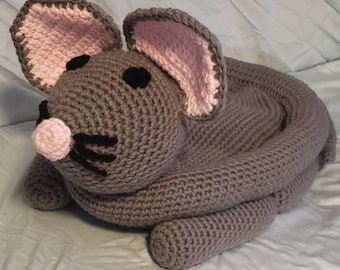 Handmade Crocheted Cushioned Mouse-shaped Pet Bed