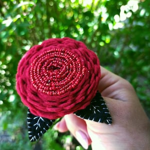 Felt flower brooch Felt Red flowers Felt rose Brooches fabric flower brooch Gift for women Felt decoration Felt jewelry Wedding brooch
