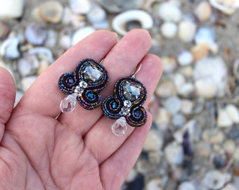 Orecchini Soutache: orecchini pendenti con cristalli colorati glamour