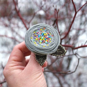 Felt flower brooch Felt Grey flowers Felt rose Brooches fabric flower brooch Gift for women Felt decoration Felt jewelry Wedding brooch