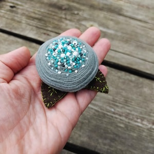 Felt flower brooch Felt Grey flowers Felt rose Brooches fabric flower brooch Gift for women Felt decoration Felt jewelry Wedding brooch