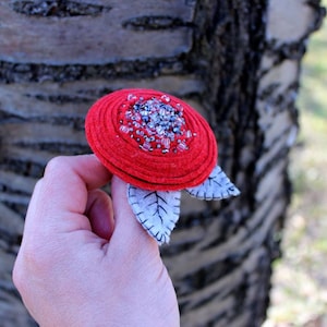 Felt flower brooch Felt Red flowers Felt rose Brooches fabric flower brooch Gift for women Felt decoration Felt jewelry Wedding brooch
